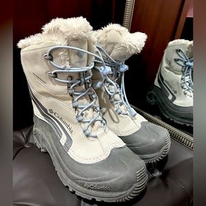 Excellent condition Columbia snow boots